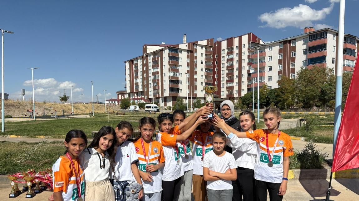 Yıldız Kızlar Kategorisi İl İkinciliği
